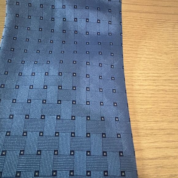 Brooks Brothers 346 Blue Geometric Silk Made In The USA Tie - Picture 3 of 7